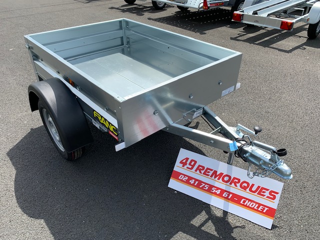 PROMO Remorque Bagagère GLE 151 FRANC TRAILERS TRIGANO - 144 x 99 x 30 cm  Utile - PTAC 500 kg > Avec bâche plate et roue jockey INCLUS - 49 Remorques  à Cholet Maine-et-Loire, location et vente