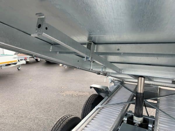 TRIBENNE SARIS K3 310 176 3500 2 HDS E - PTAC 3500 kg - Electrique +manuelle + rampes + Béquilles + Eclairage LED – Image 6